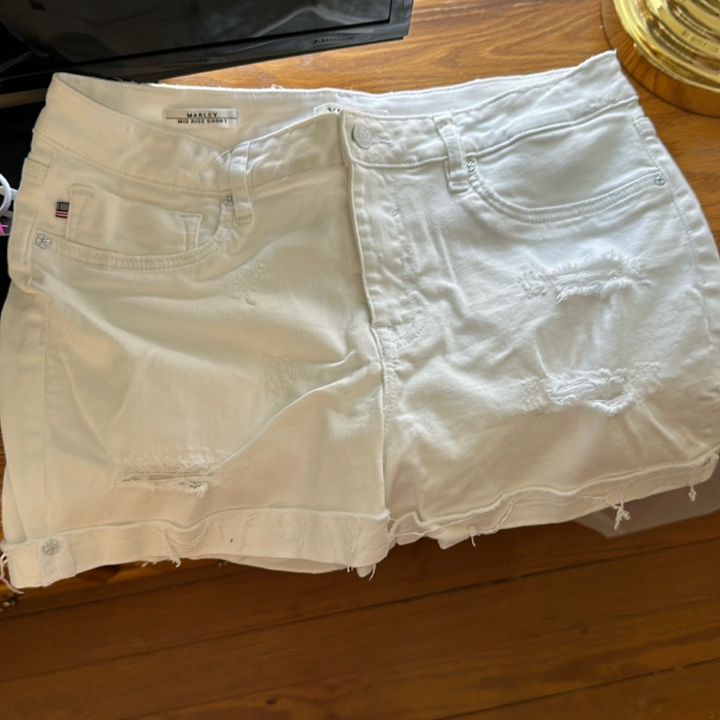 Cuffed Destroyed White Shorts Cuffed Destroyed White Shorts